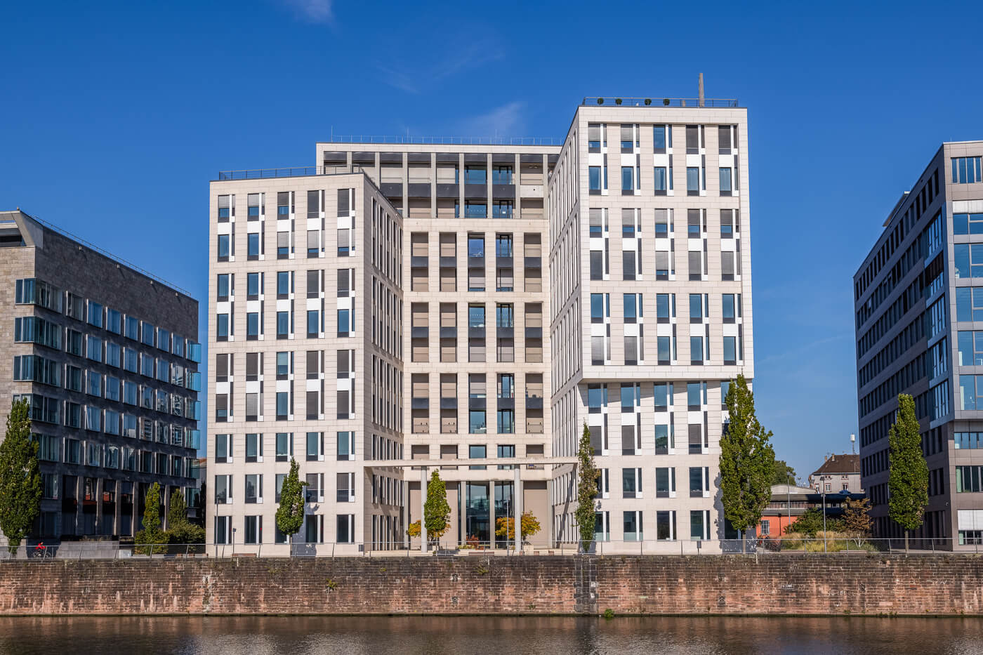 Objekt: Bürogebäude Ort: Frankfurt am Main Baujahr: 2010 Gewerke: Heizung, Kälte